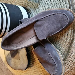 Adam tucker me too amber taupe grey loafer 9.5